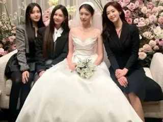 恩靜(T-ARA) 公開了智妍的結婚照。還有孝敏和奎裡。 .