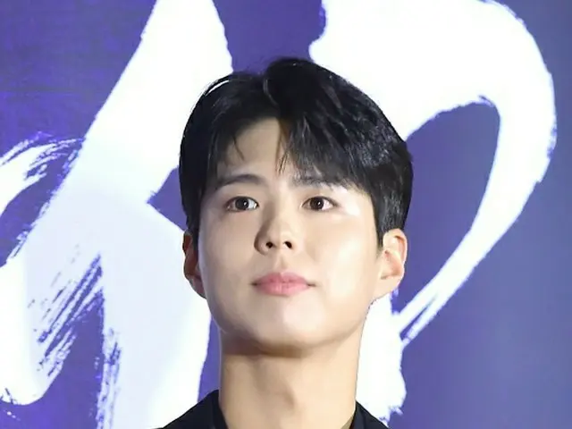 Park BoGum, not YG or HYBE, but signed the exclusive contract withTHEBLACKLABEL. The office was esta