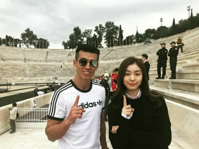 Jinusean Sean, updated SNS. With Kim Yuna in Greece.