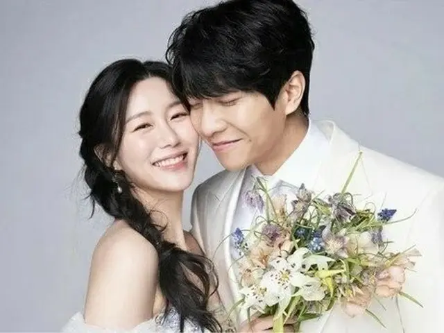 ”Newlywed” Lee Seung Gi & Lee DaIn reportedly left for Singapore together. Itwas not a honeymoon, bu