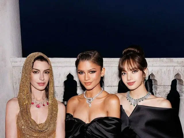 3 shots with LISA, Anne Hathaway & Zendaya are too beautiful and became a HotTopic. . .