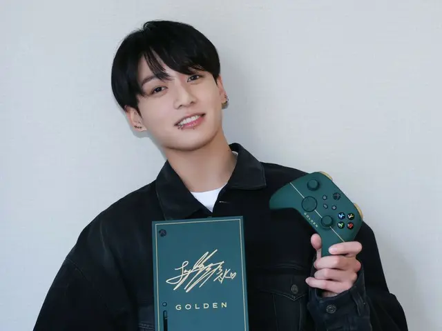 柾國拿著以專輯《GOLDEN》為原型的XBOX的照片公開後，引起了熱議