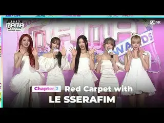 在電視上直播： LE SSERAFIM_ _ (LE SSERAFIM_ ) 登上2023 年MAMA AWARDS 光榮紅毯ONE_我出生了2023 年媽媽獎