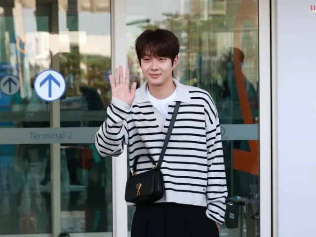 崔宇植18日在仁川國際機場出發前往法國