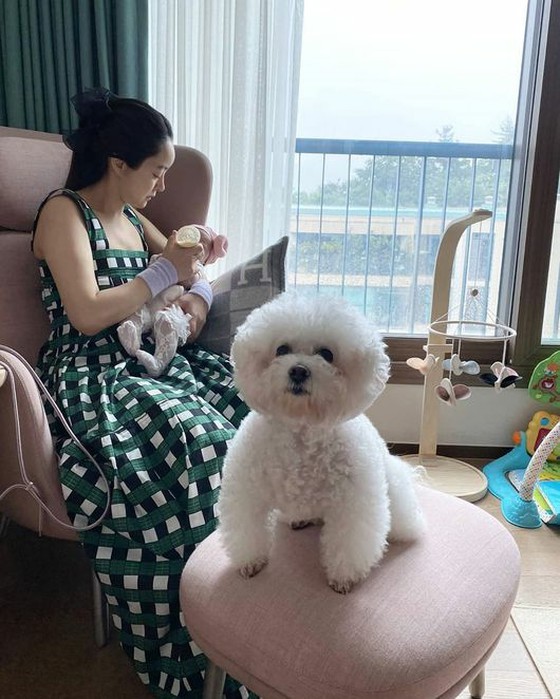 是由女演員金秀美的daughter婦，徐孝林的丈夫鄭明鎬拍攝的嗎？ ……“媽媽給女兒喝牛奶”