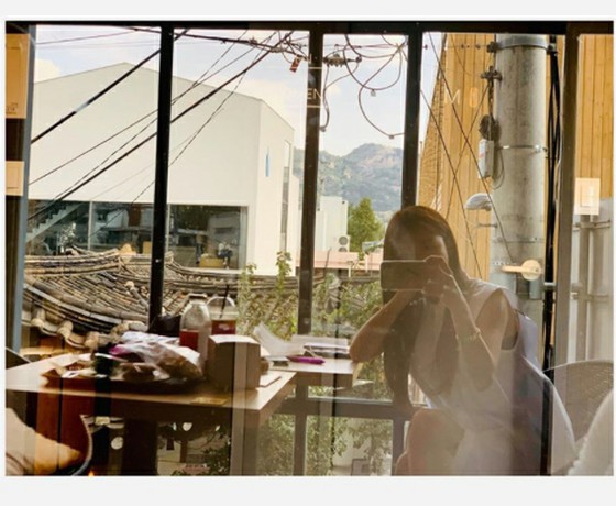 Ha Ji Won展現了輕鬆的秋季生活...治愈金星，就在那裡，溫暖著您的心