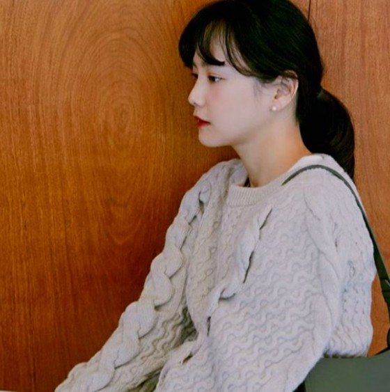 女演員尹承A的劉海剪裁看起來並不像38歲的娃娃般美麗
