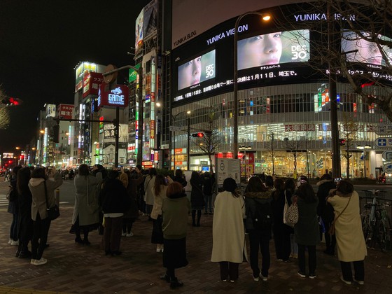 日本球迷在生日慶典上致“ BTS” V的信息=世界各地的大視野