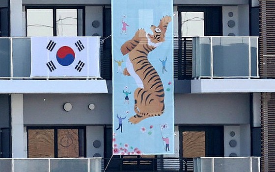 <W解說> 韓國隊在東京奧運村新豎起了虎旗=“困難對支持”