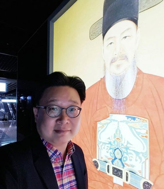 一位韓國抗日活動家教授批評奧運村的旗幟。