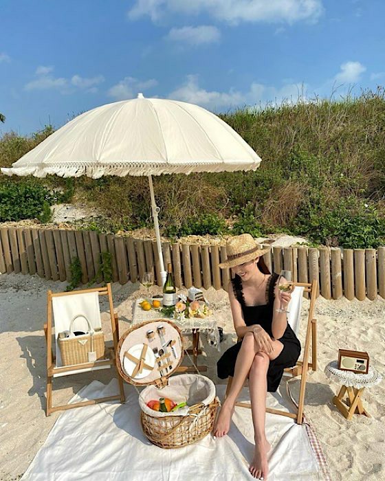 傑西卡（原少女時代），濟州島高檔海灘野餐……名牌包包
