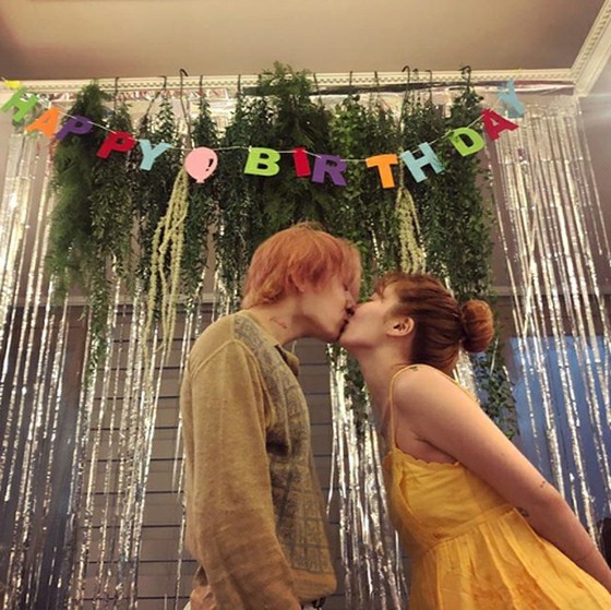 HyunA＆DAWN推出甜蜜情侶戒指，誓言“ lovestagram”