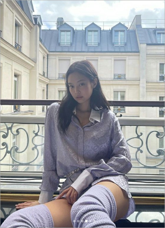 “BLACKPINK”JENNIE，大膽內衣消失時尚