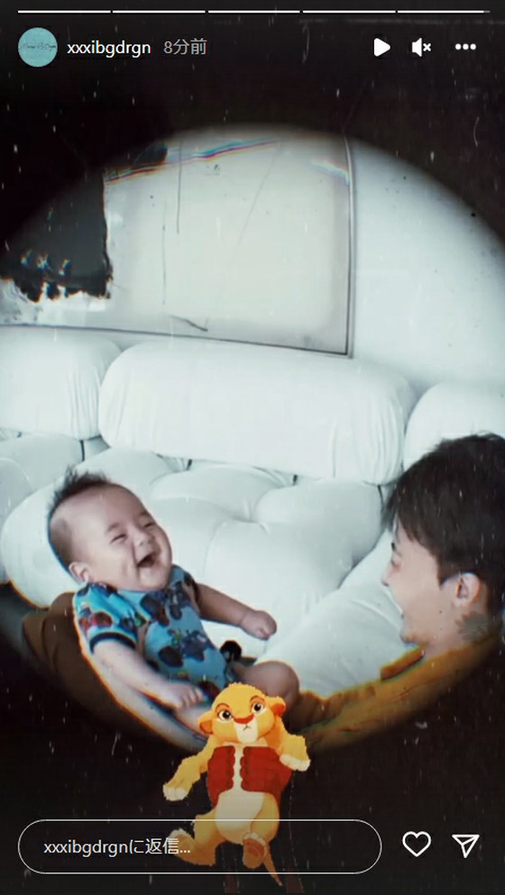 G-DRAGON (BIGBANG) 與侄子一起露出笑容