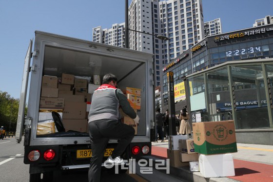 ``每月10,000韓元''要求送貨員支付電梯費...居民抗議後政策改變=韓國世宗市
