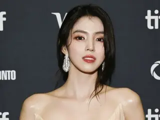 演員韓素希清晰的鎖骨...女神般的美貌，卻過於瘦削？ ....她亮相海外電影節引發熱議