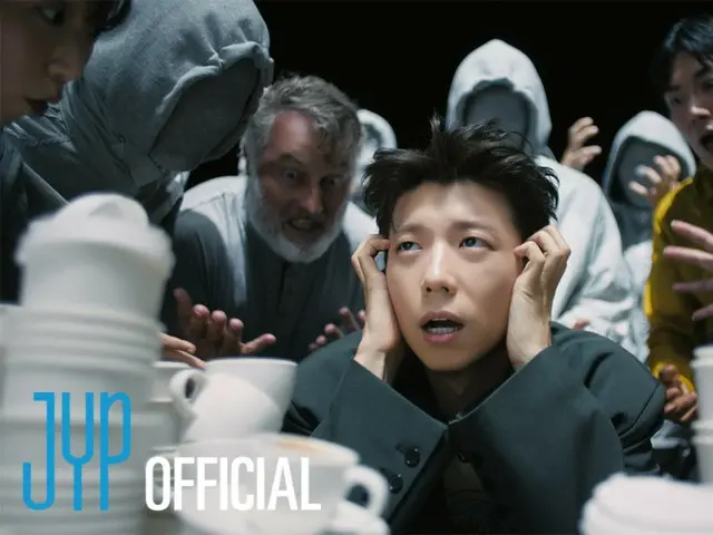 ウヨン（2PM）が新曲「Think Too Much（Feat.DAMINI）」の振り付けの一部が収められた第2弾ミュージックビデオティーザーを公開した。