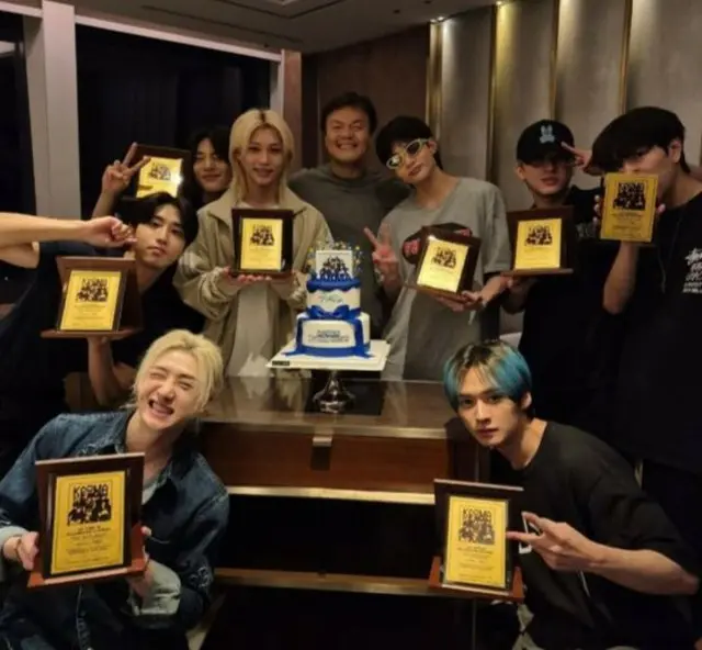 パク・ジニョン（J.Y. Park）、ビルボード初記録達成「Stray Kids」に純金をプレゼント