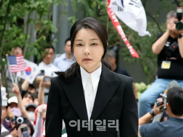 先月6日に特別検察官チームの取り調べを受けるために出席する金建希夫人（写真＝イーデイリー、パン・イングォン記者撮影）