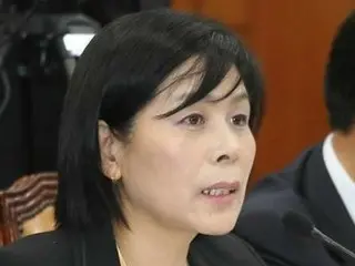 韓國民主黨議員崔敏熙下令歸還議會廳發現的給女兒的禮物清單，引發爭議