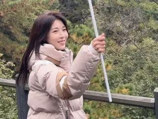 演員河智苑與粉絲一起登山...不僅人美，性格也“美”