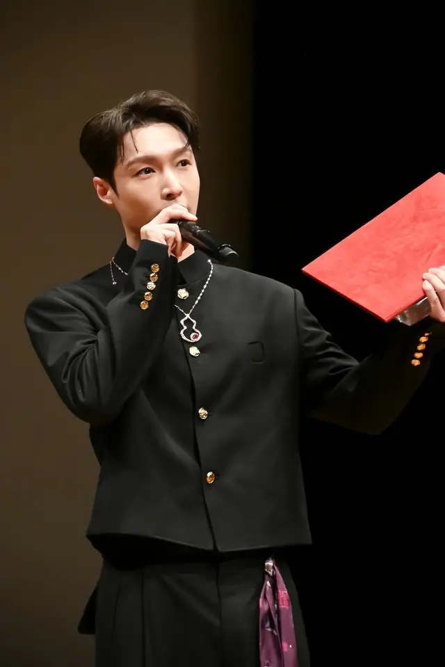 【イベントレポ】「EXO」LAY（張芸興/チャン・イーシン）、最優秀主演男優賞受賞！“アイドルは演技ができない”は過去の話「きょう、ここに立っているのはアイドルであり、俳優でもある張芸興です！」5