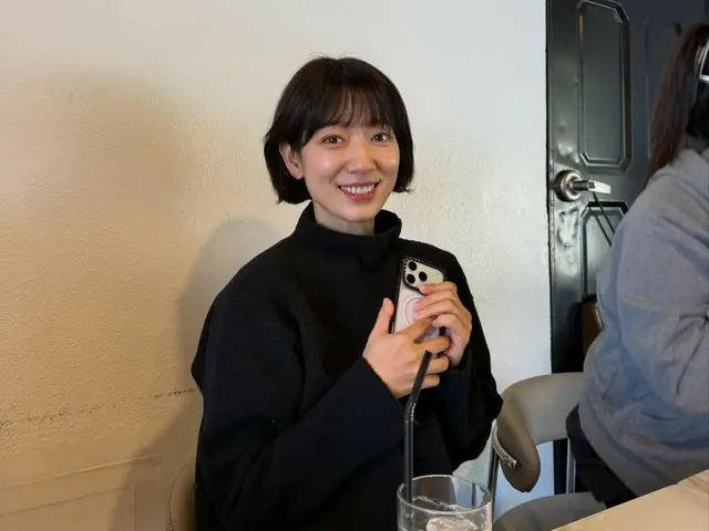 樸信惠，連未修圖的原圖也美得驚人！ ……她的波波頭好可愛