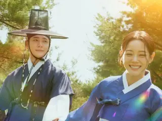 電視劇《月亮流淌在這條河上》是一部奇幻古裝愛情劇，由姜泰伍和金世主演…今天開播。