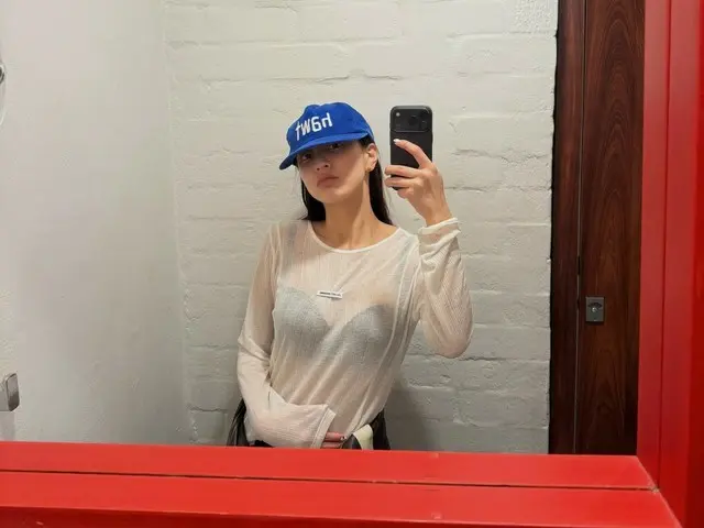 TWICE成員志效即使在家庭旅行中也以驚人的透視裝亮相……這可不是那種會讓你眼花繚亂的華麗造型。