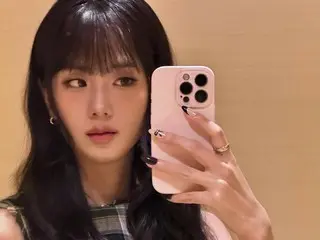 BLACKPINK成員JISOO放下瀏海後看起來不一樣了…這位純潔的美人曾照亮紐約。