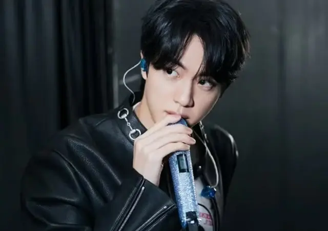 「BTS」JINの「王子オーラ」は唯一無二…「GUCCI」のコンサート衣装が再び話題に