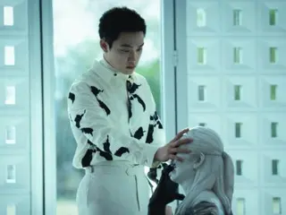 池昌旭在《捏造的城市》中深入探討了雕塑產業的現實，以及他與D.O.（EXO）的激烈對抗。