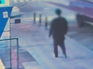 「赤腳攜帶凶器」…一名二十多歲的男子殺害母親後逃跑的場景（韓國）