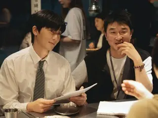 《明天會不一樣》的導演樸敘俊和元智安說：“我嘴上笑著，眼裡卻在哭。”