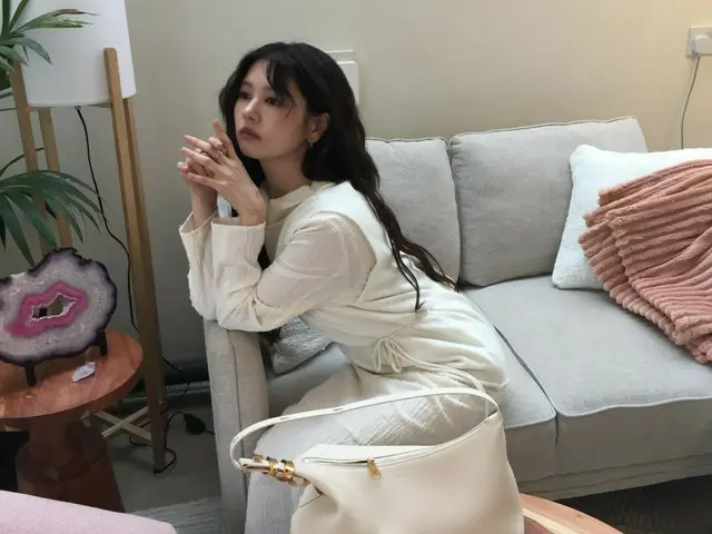 素敏的臉比她的手還小…她很有「現實生活中的美女明星」的氣質。