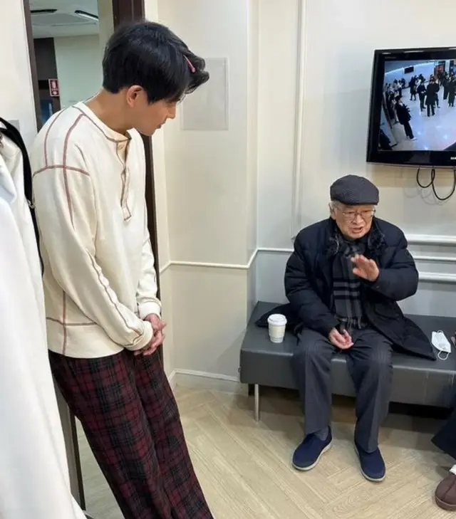 「ソウル大の後輩」イ・サンユン、故イ・スンジェさんを追悼…「先生の逝去を悲しみ天も泣いた」