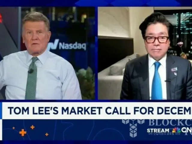 （右）ビットマインのトム・リー会長