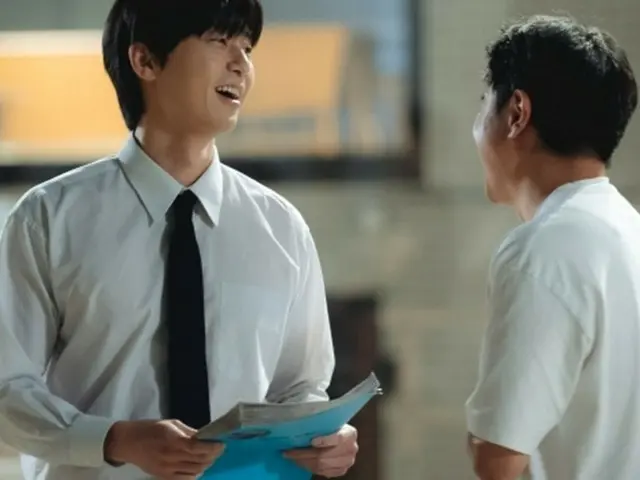 樸敘俊談到元智安出演《明天會不一樣》時說：“她完全符合我對這個角色的想像，所以我確信她適合這個角色。”