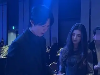 來自 NewJeans 的 Daniel 與樸寶劍和 Sean 一起出席慈善晚宴。