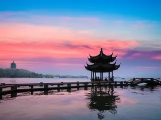 中國報告顯示，今年1月至10月，中國服務貿易年增7.5%。