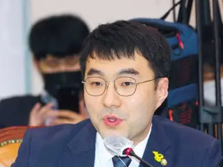 總統發言人：「金南格辭職是由於擔心給國家事務帶來負擔……沒有證據表明存在人事幹預。」（韓國）