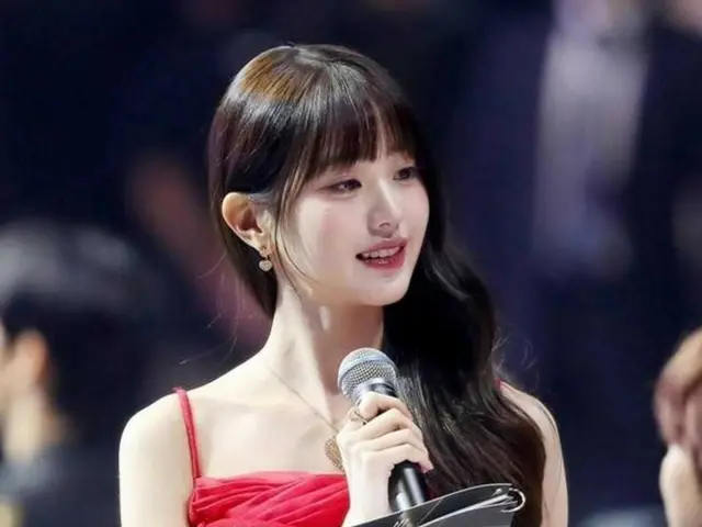 「IVE」成員張元英今天（6日）攜十週年紀念節目「AAA」閃耀登場！他同時也將連續第五年擔任紀念環節的主持人。