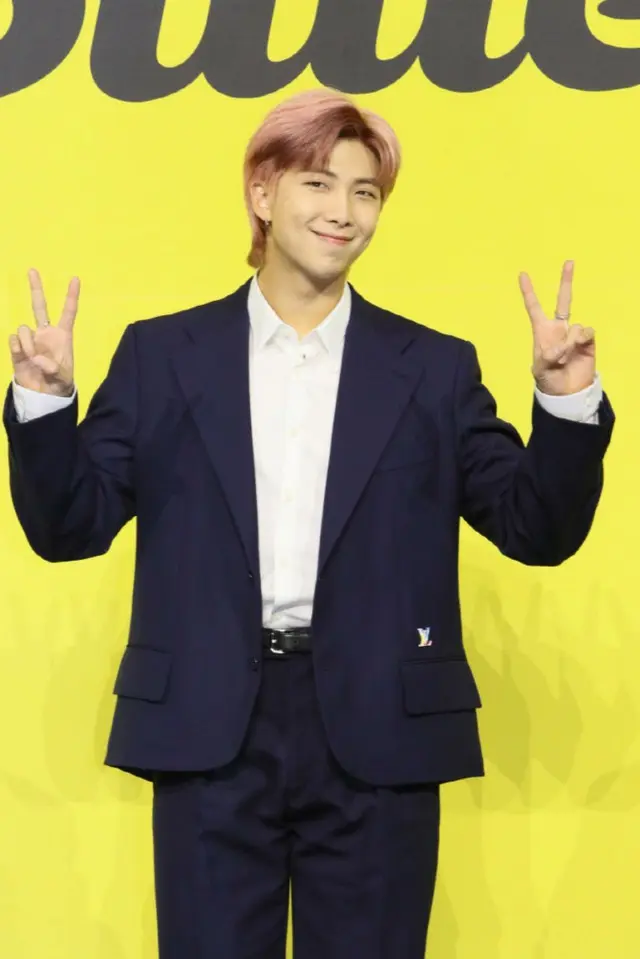 「BTS（防弾少年団）」が来春、完全体でのカムバックを控えた中、リーダーのRMがチームの方向性について悩む過程があったことを明かした。