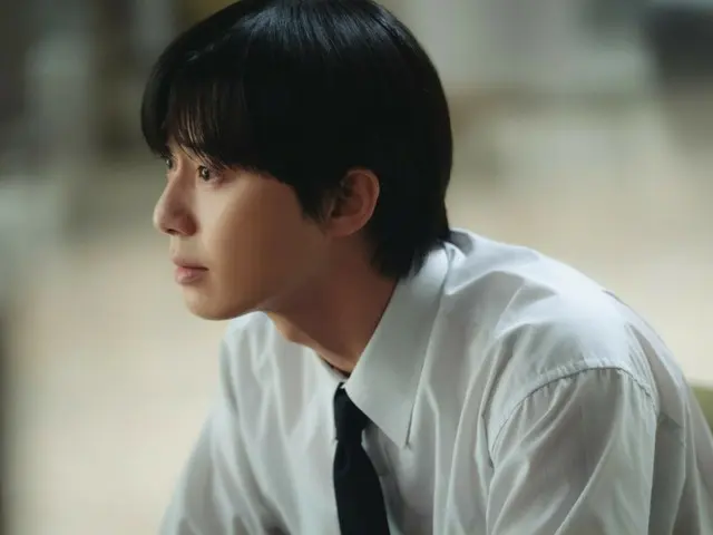 樸敘俊以令人心碎的「初戀羅曼史」深深吸引了觀眾！ ……在《明天會不一樣》中魅力四射！