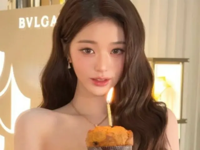 IVE 的張元英以驚豔的造型慶祝年末…她的美貌超越了品牌本身。