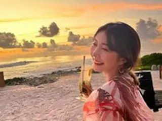歌手李志勳的妻子綾音在馬爾代夫度蜜月時回憶起日落