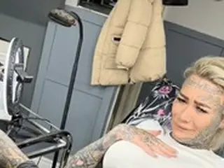 英國女子生殖器刺青令人震驚的影片發布：「95%的身體都有刺青」——韓國報道