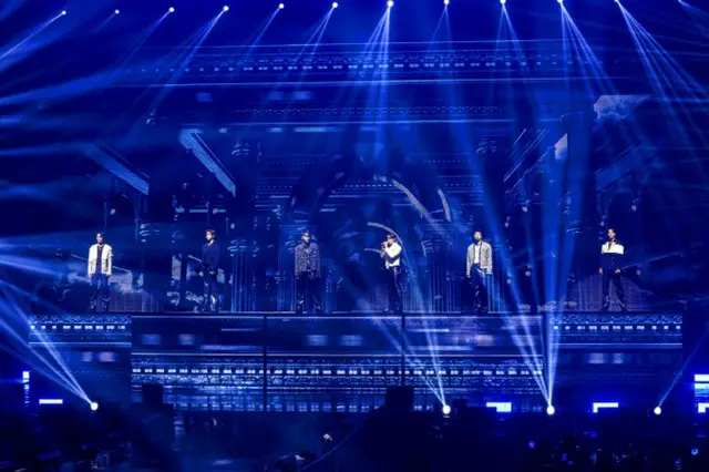 「2PM」ジュノ、テギョンもなでる「魅力的なお尻担当」…会場に響き渡る歓呼の嵐