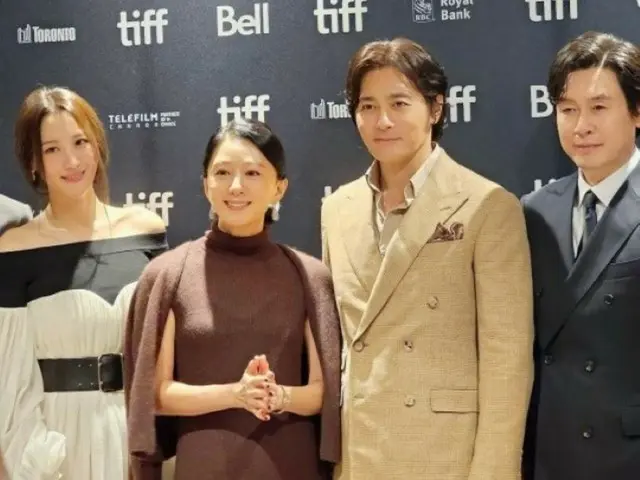 女優キム・ヒエ、チャン・ドンゴンとまぶしいビジュアルケミ…「仲のいい夫婦」