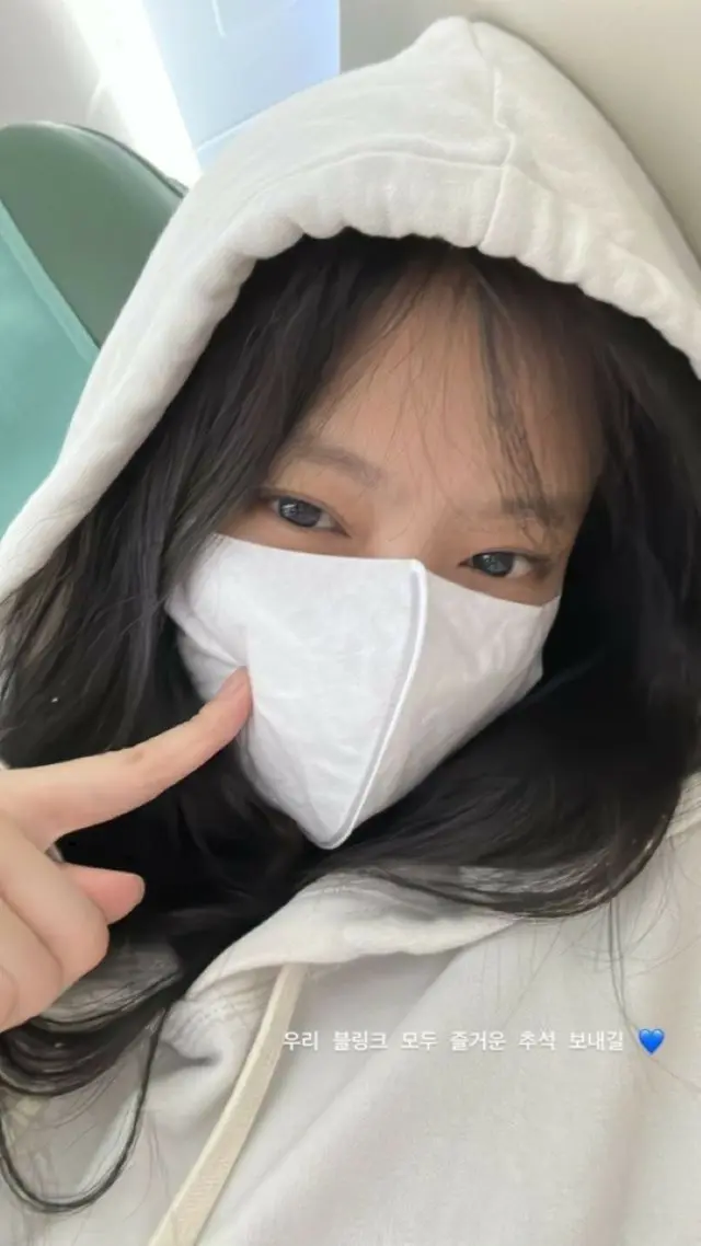 「BLACKPINK」JENNIE、YGとの再契約に注目が集まるなかパリに出発…「BLINK、私の気持ち分かるでしょう？」